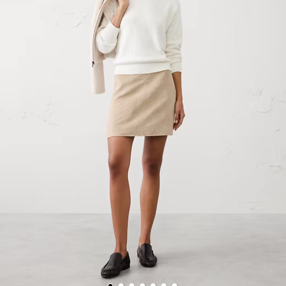 Banana Republic White Coveted Crew Neck Sweater- Small